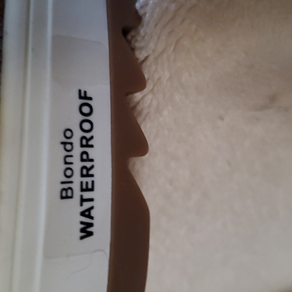 Blondo Waterproof Slip-ons - Picture 8 of 8